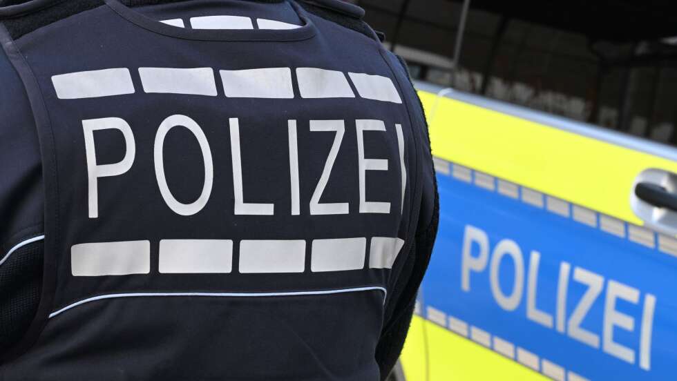 Mit Waffen bedroht - Zwölfjähriger alarmiert Polizei