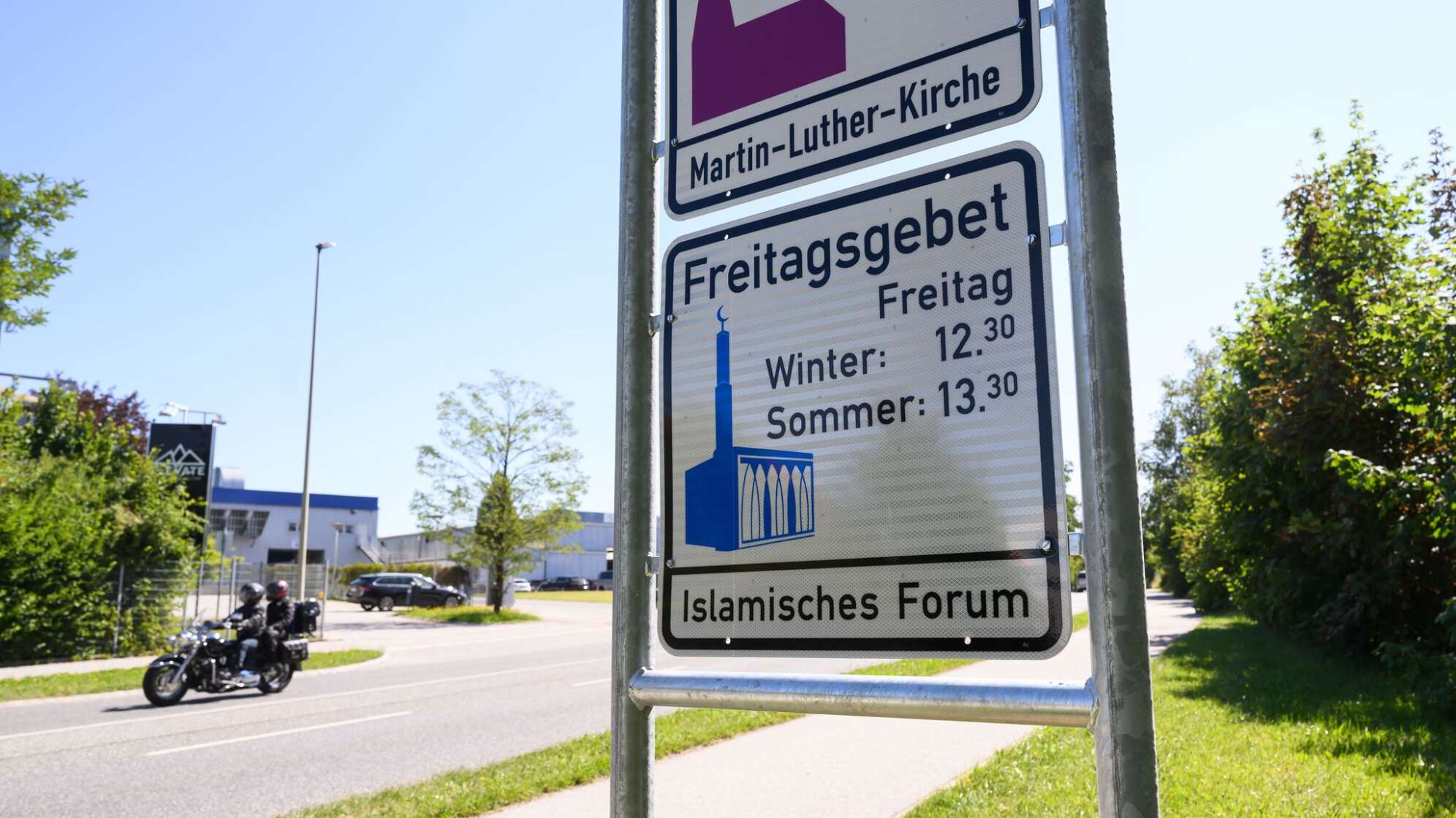 Hinweisschild Freitagsgebet