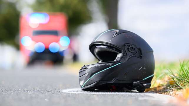 Biker nach missglücktem Überholmanöver in Lebensgefahr