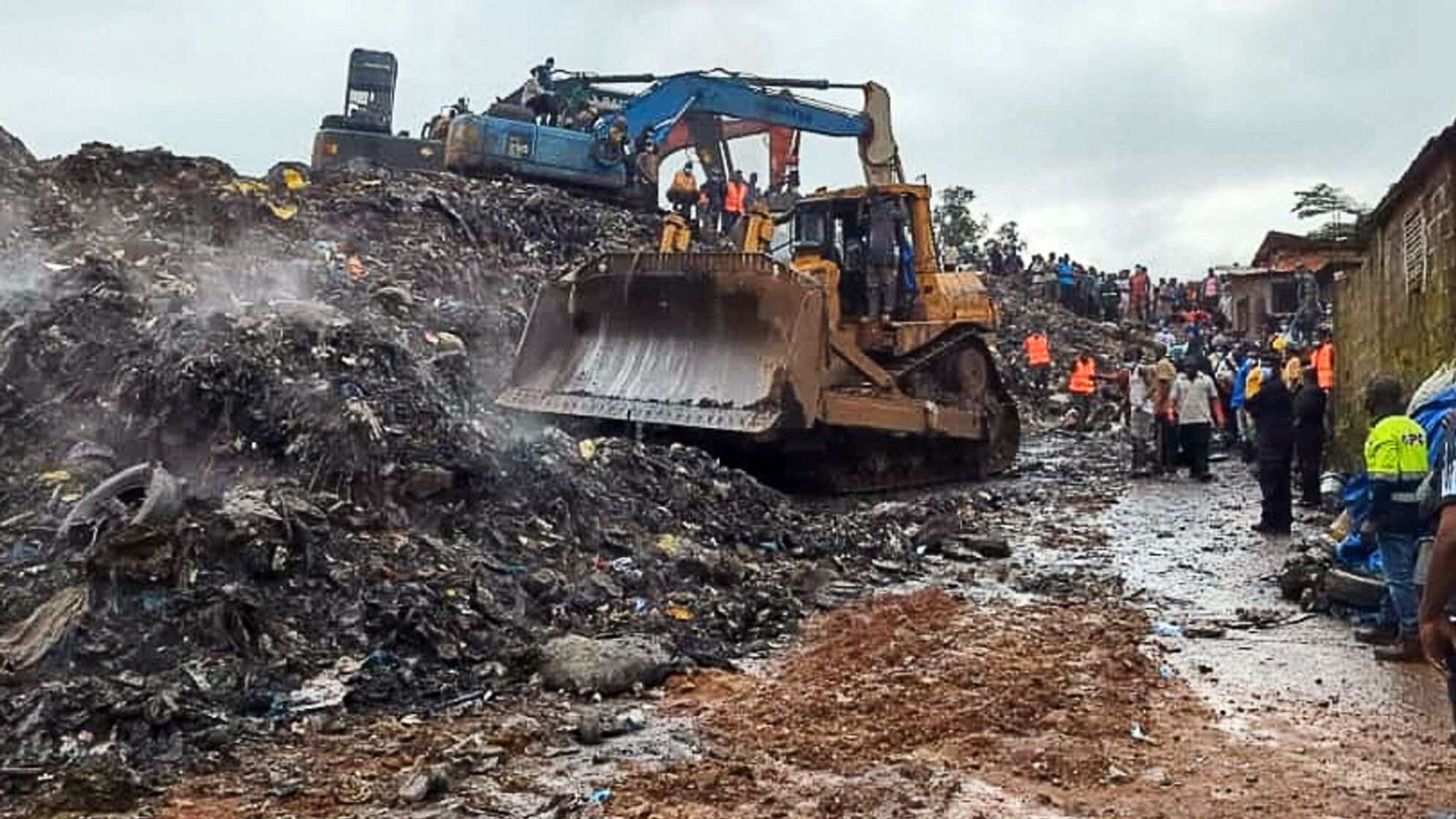Dutzende in Guinea von Müllkippe verschüttet