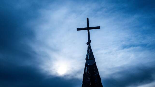 Langjährige Liebe zu Frau: Priester gibt nach 37 Jahren auf