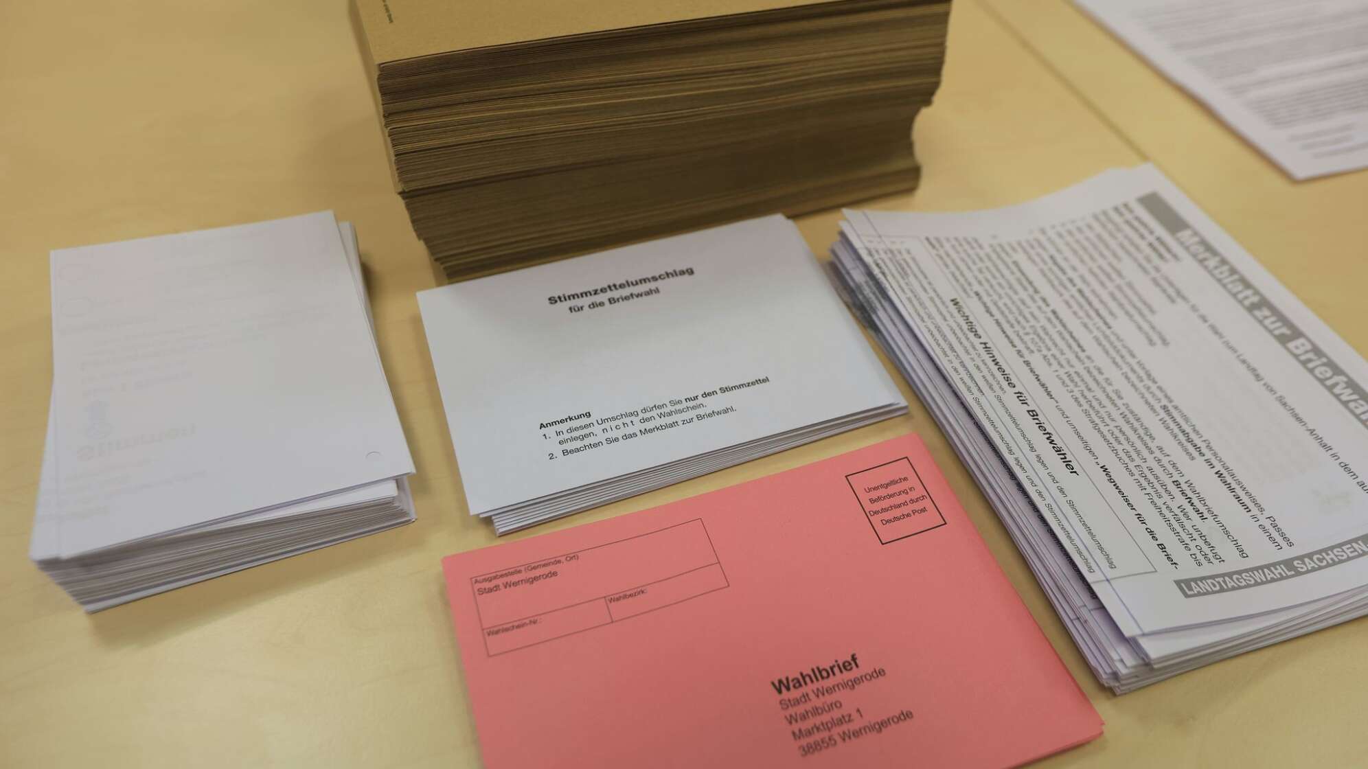 Vorbereitung für Briefwahl in Sachsen-Anhalt