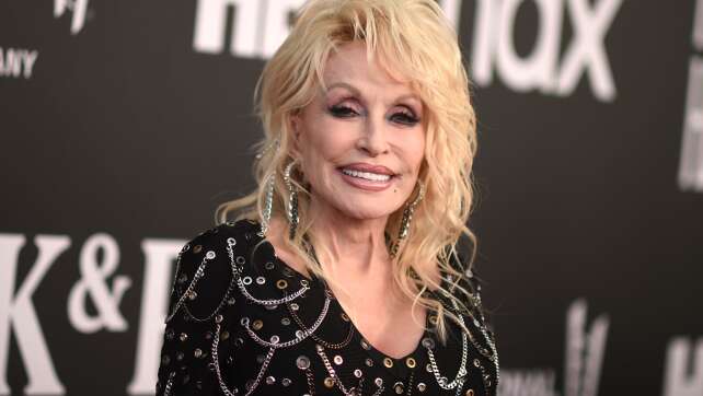 Trauer um Dolly Parton - Trump ordnet Trauerbeflaggung an