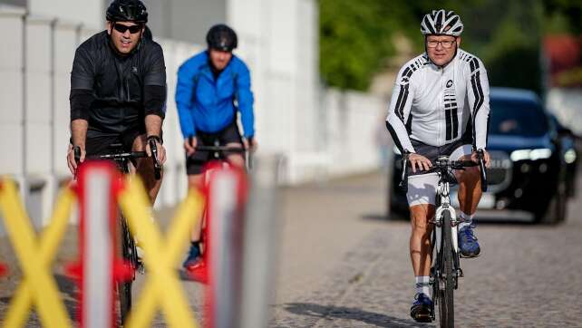 Klingbeil und Schneider machen sich auf dem Rennrad warm