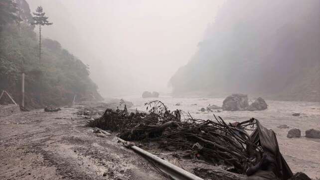 Fast 100 Tote und Hunderte Vermisste nach Sturzflut in Nepal