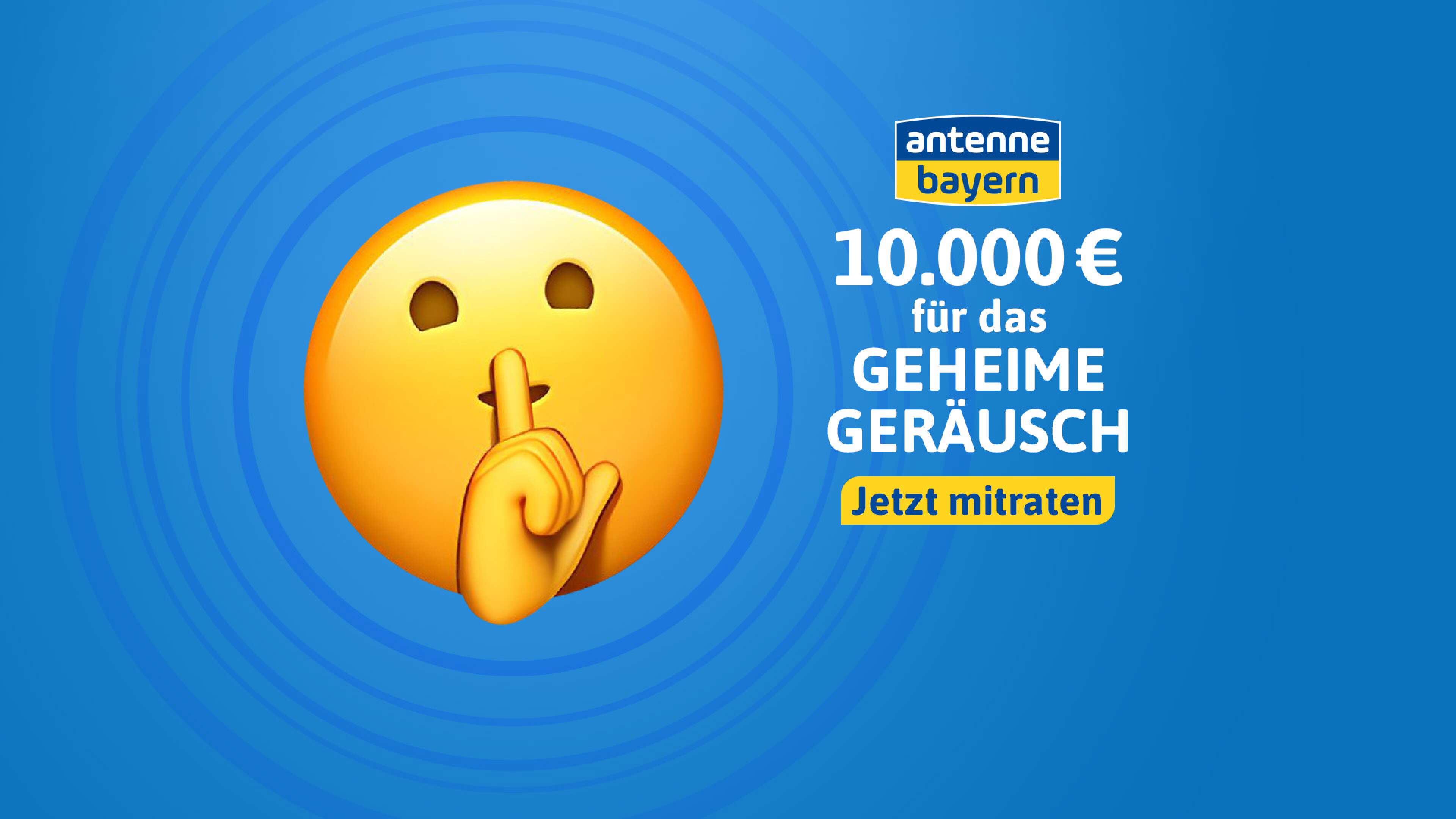 Antenne Bayern Gewinnspiel Grafik: Emoji mit Finger vor dem Mund für das „Geheime Geräusch“ auf blauem Hintergrund, daneben Schrift „10.000 Euro für das geheime Geräusch – jetzt mitraten“ und Antenne Bayern Logo – Radio-Gewinnspiel aus Bayern mit 10.000 € Jackpot.