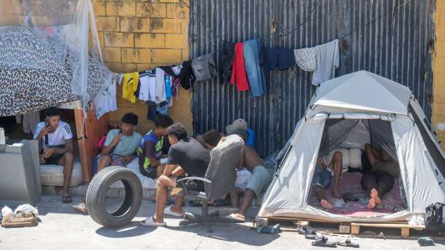 Ceuta: Demonstranten legen Feuer in Migrantenlager