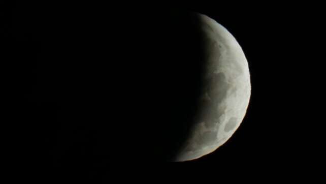 Mondfinsternis in Bayern - Wolken vermiesen es mancherorts