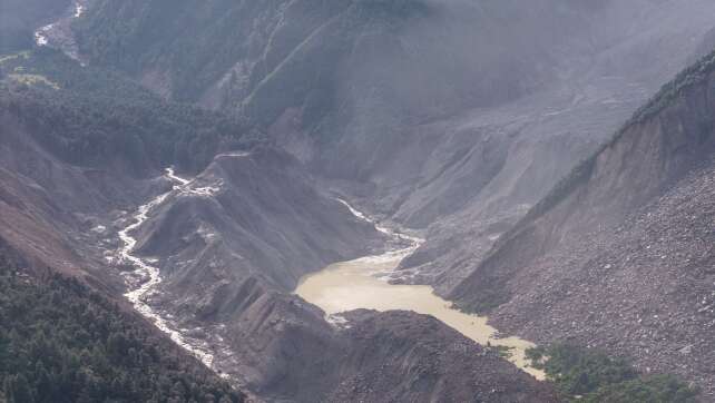 Nepal warnt nach neuem Dammbruch in Katastrophengebiet