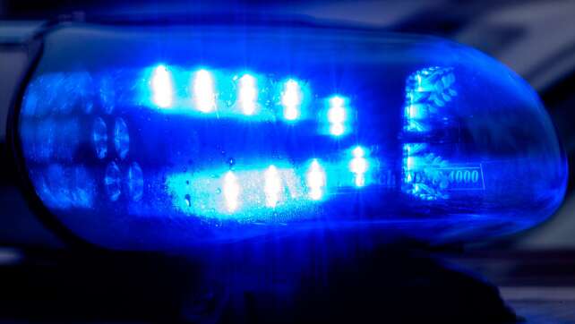 Mann schlägt Dreijährigem mit Faust ins Gesicht