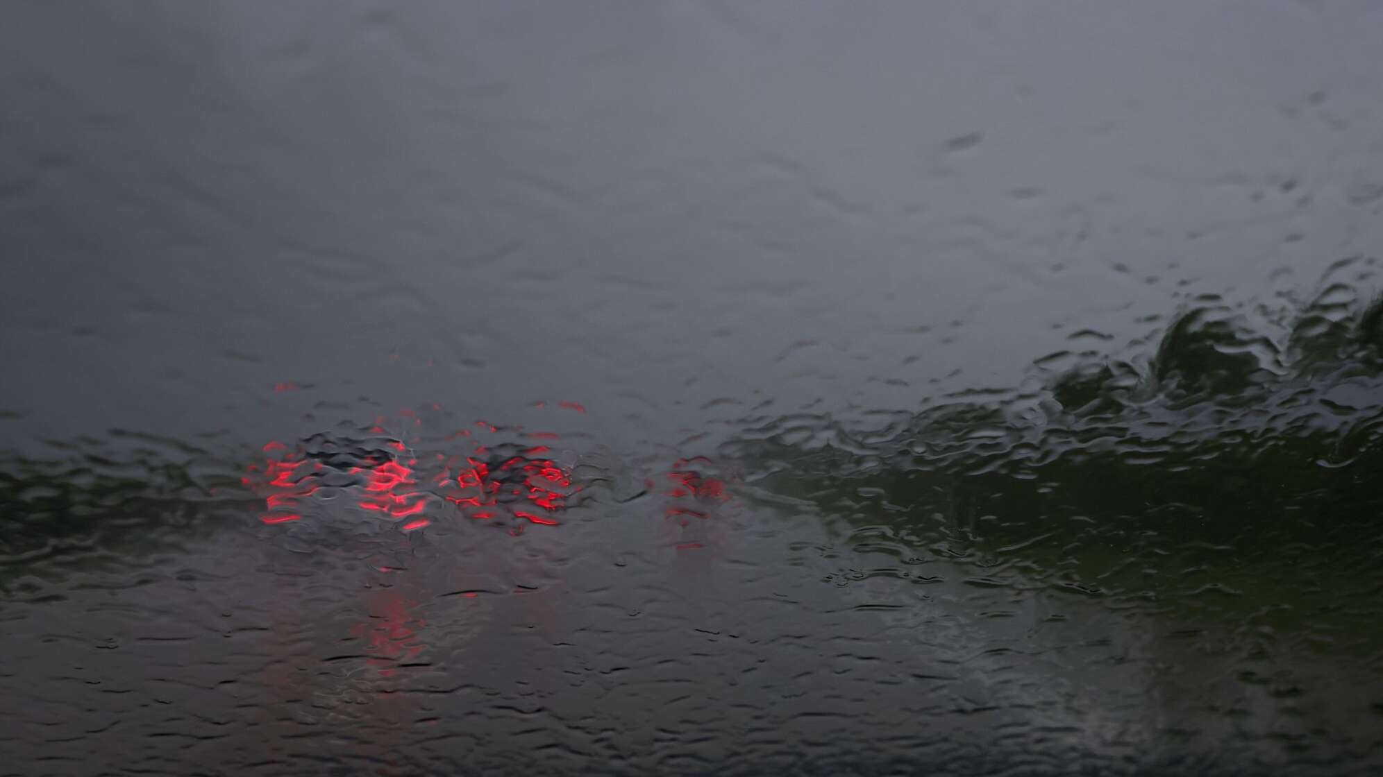 Autobahn und Regen
