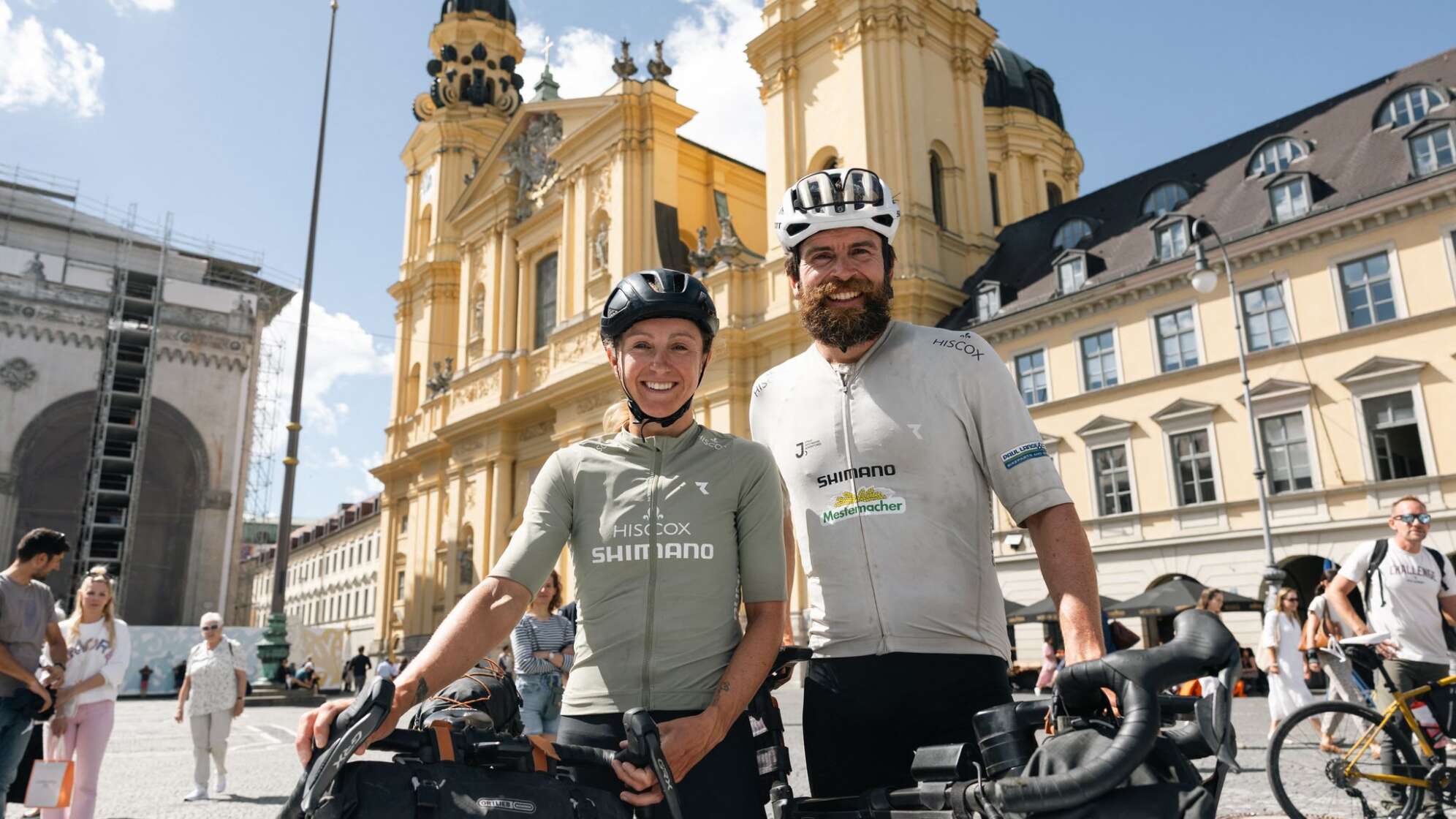 Die Extremsportler Jonas Deichmann und Josefine Rutkowski