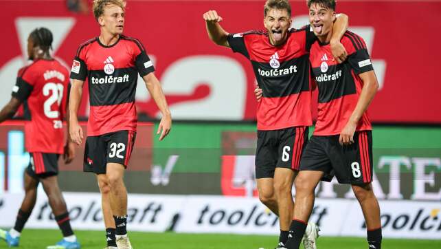 1. FC Nürnberg stellt Startrekord ein - Stürmer Zoma bleibt