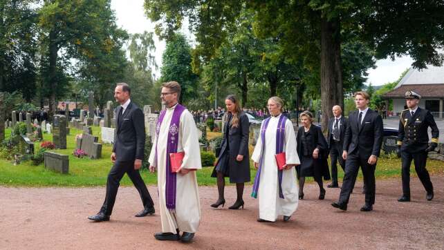 Gedenkgottesdienst mit Königsfamilie für Harald V.