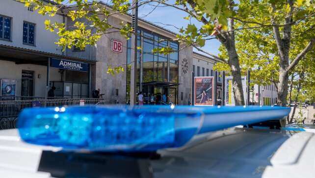 Frau stirbt nach Messerangriff in Rosenheimer Bahnhof