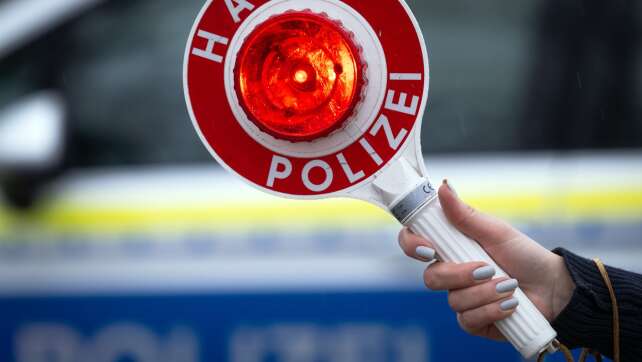 Autofahrer flüchtet mit bis zu 180 km/h vor Polizei