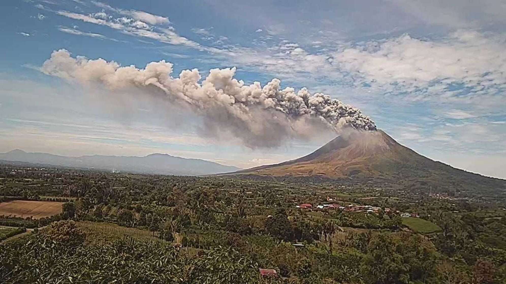 Vulkan Sinabung auf Sumatra ausgebrochen