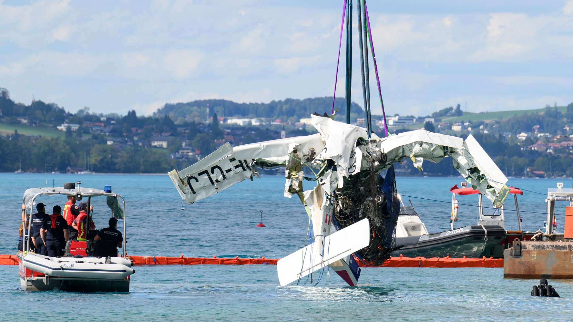 Absturz in den Attersee: Flugzeug aus der Tiefe gehoben