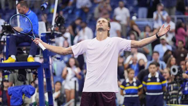 «Unglaublicher Kampf»: Zverev rettet sich in Nachtkrimi