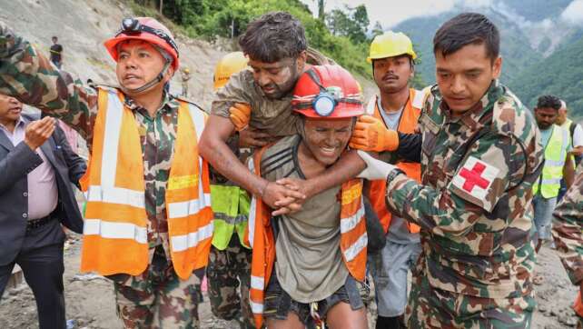 Zwei Arbeiter nach neun Tagen aus Tunnel in Nepal gerettet