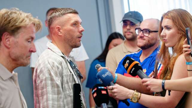 Podolski verteidigt Partner Krampe nach Alphaville-Ausladung