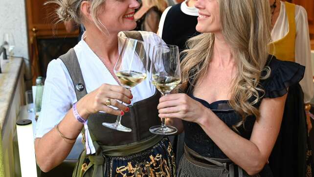 «Bier, Boobs, Brezn» - Lesbische Wiesn-Party