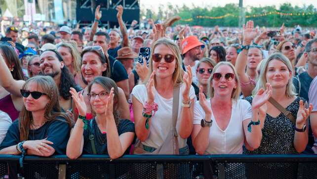 Wie die politische Debatte das Glücksgefühle-Festival prägt
