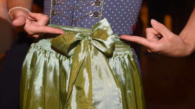 Schleife links, Schleife rechts - Der Dirndl-Code