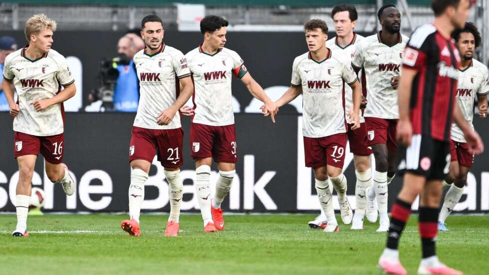 4:1 nach 0:1 - Augsburg erobert in Frankfurt Tabellenführung