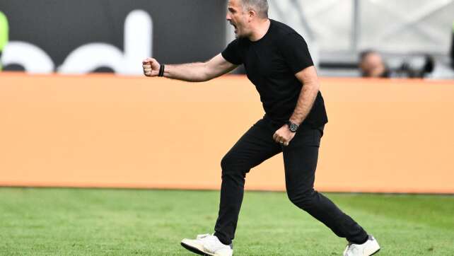 Augsburg-Premiere als Liga-Primus: Trainer macht Screenshot