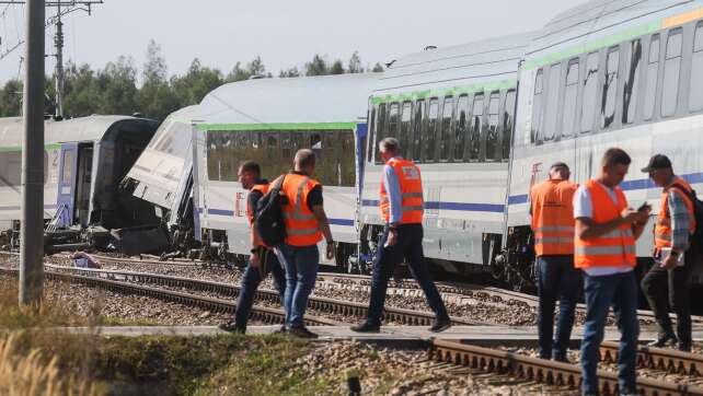 Polen: Betonmischer prallt gegen Zug - eine Tote