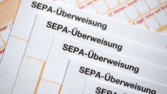 Konten geplündert: Ex-Sparkassen-Mitarbeiter unter Verdacht