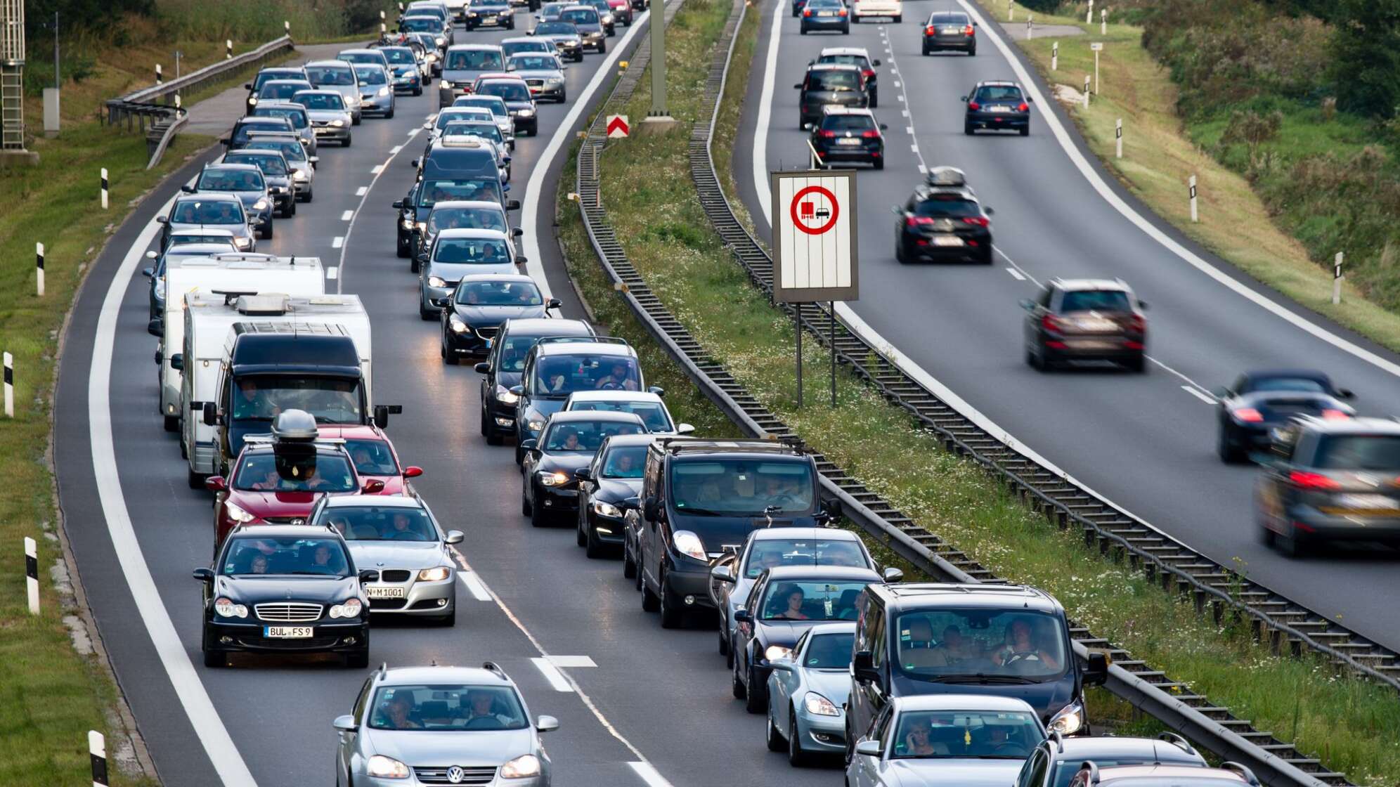 Stau auf der A8 in Bayern