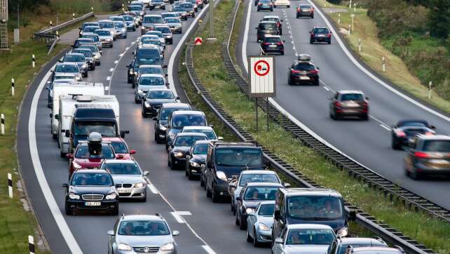 Staus zum Ferienende - A8 Richtung Salzburg besonders voll