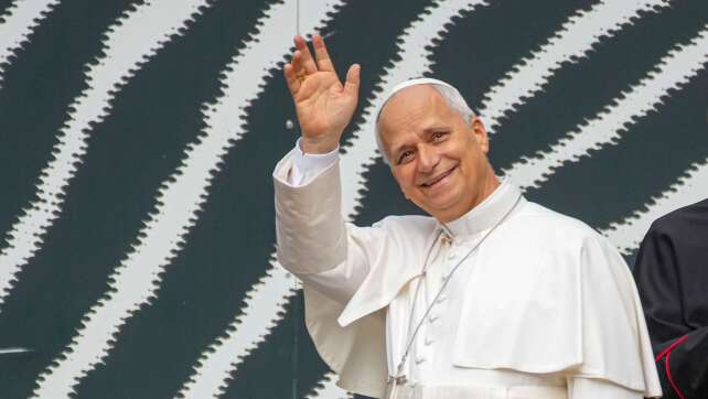 Papst Leo XIV. hilft Bruder bei Steuererklärung