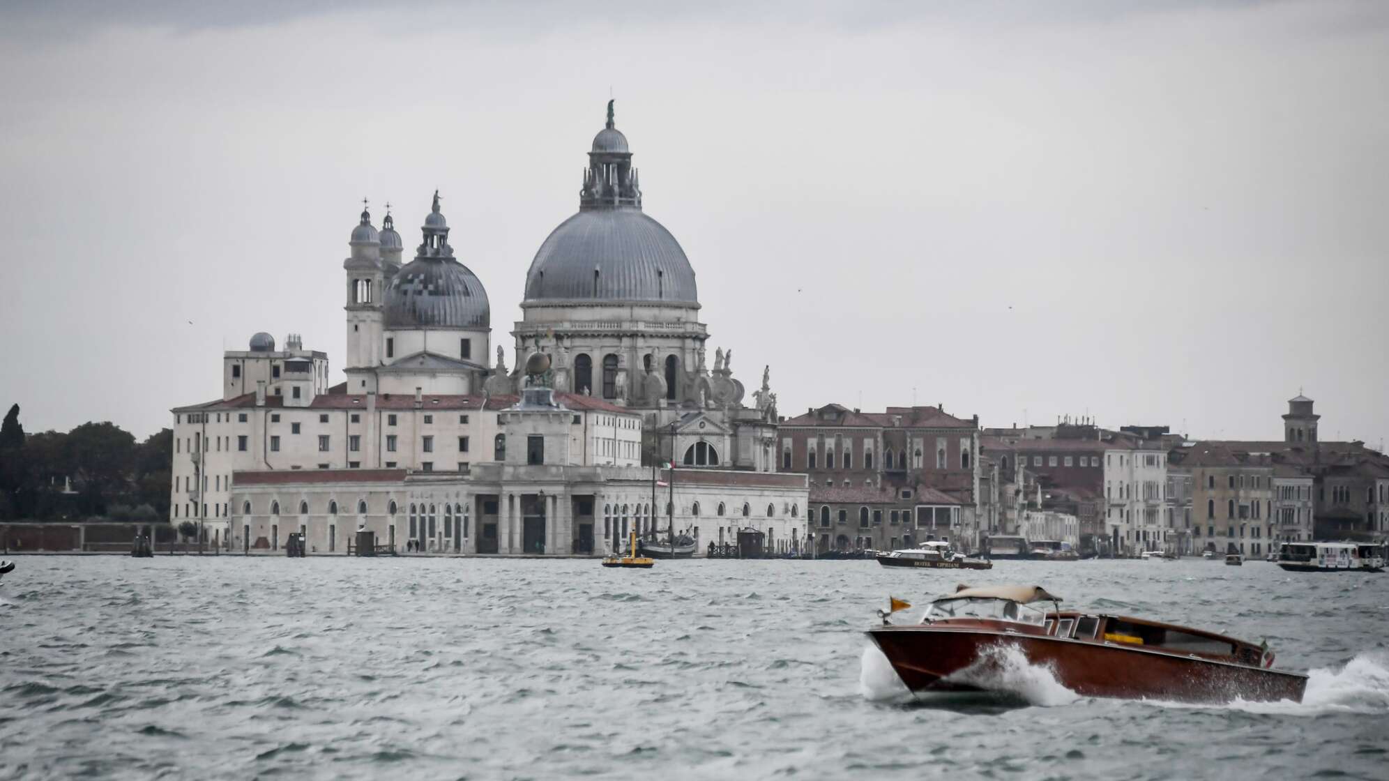 Wassertaxi in Venedig