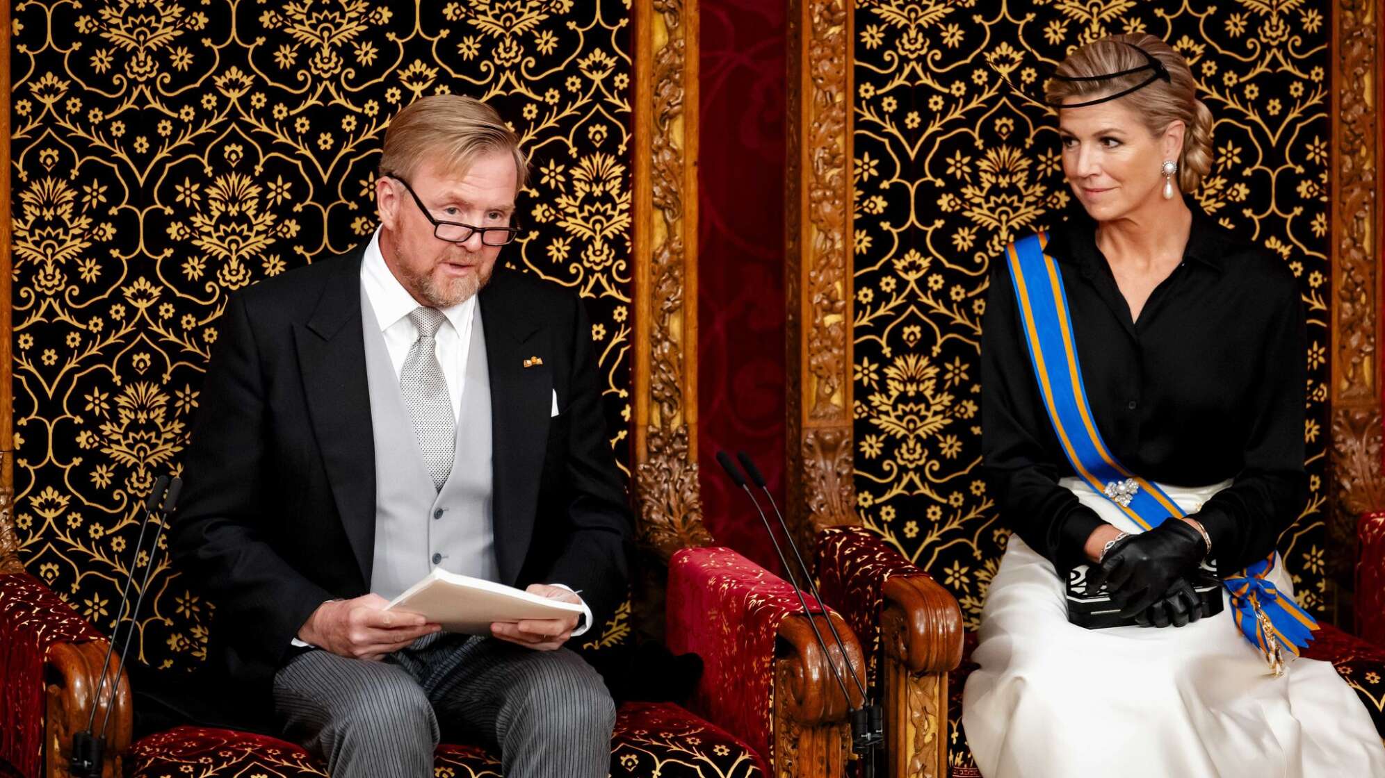 König hält eine Thronrede im Königlichen Theater