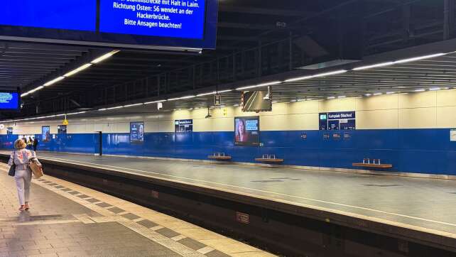 Kurzschluss macht Bahnfahrern in München zu schaffen