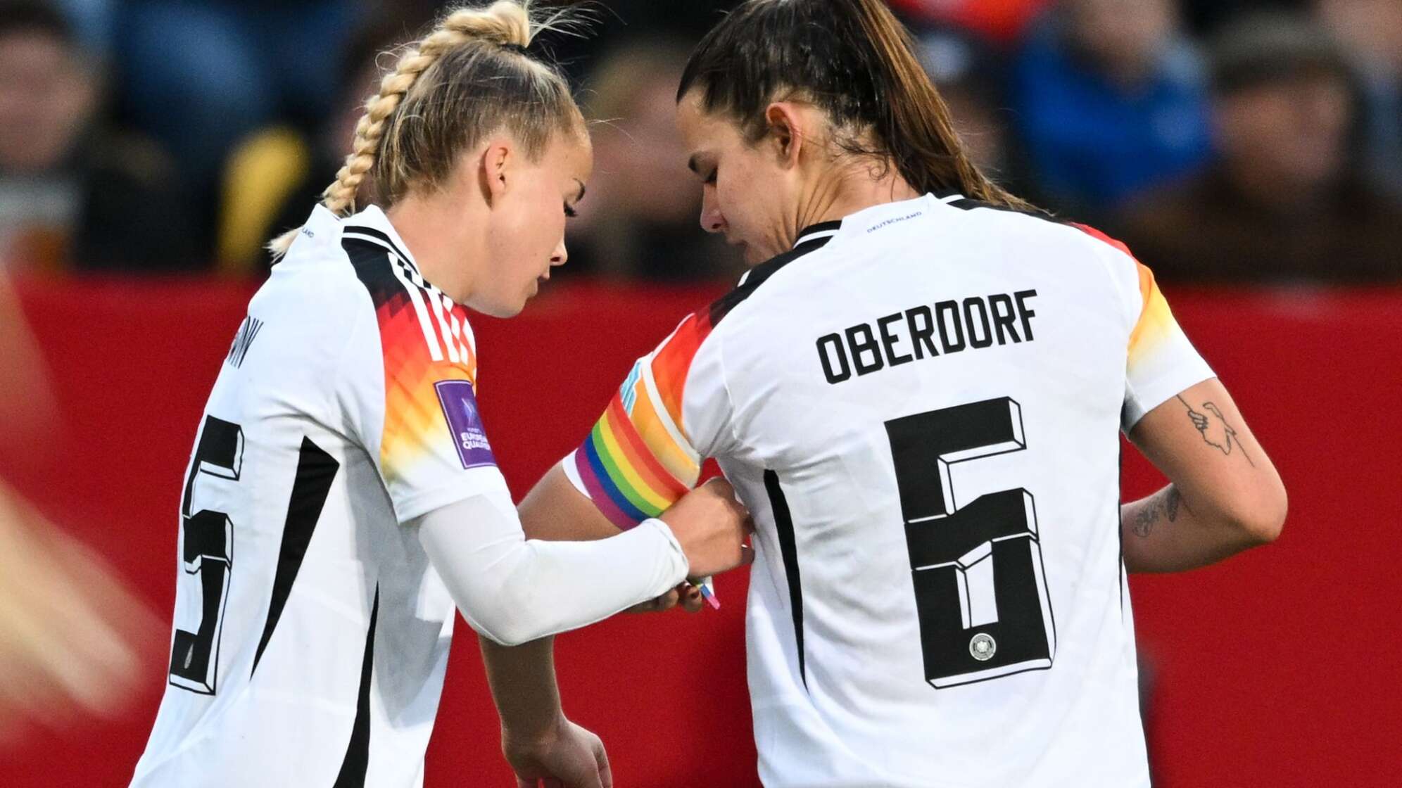 Giulia Gwinn und Lena Oberdorf