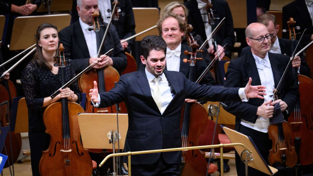 Dirigent Lahav Shani feiert umjubelte Premiere in München