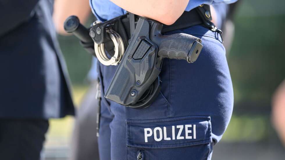 19-Jähriger bedroht mutmaßlichen Eierwerfer mit Waffe