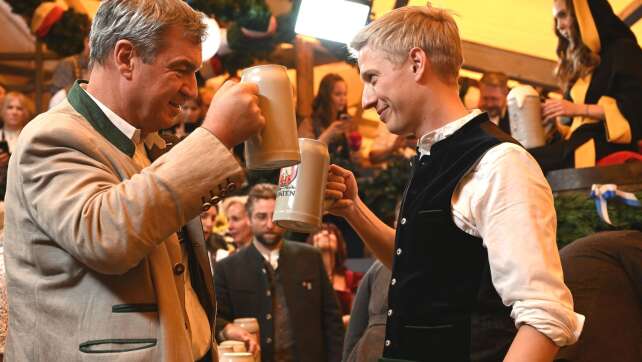 «Bilderbuchstart» und Söder-Lob: Krause eröffnet Oktoberfest