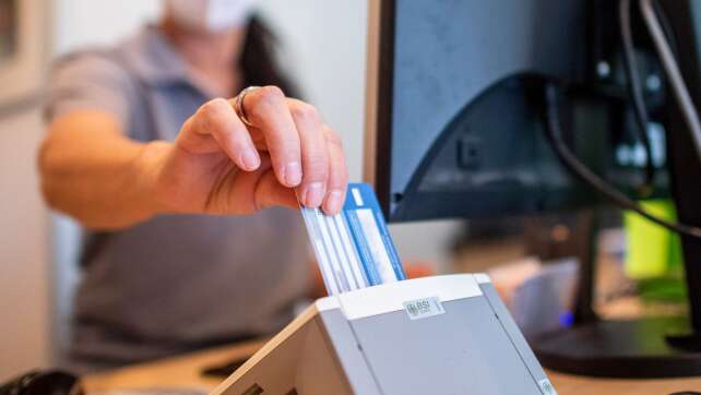 Pflegebranche beklagt hohen Aufwand nur fürs Karten-Einlesen
