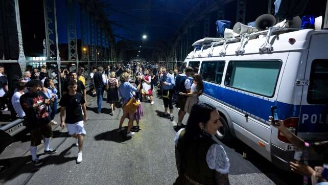 Wie gehts heim? Polizeieinsatz nach familiärem Wiesn-Streit