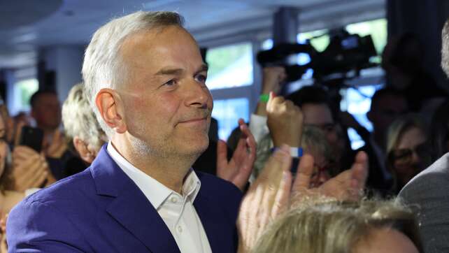 Leif-Erik Holm - strahlender Wahlkämpfer, aber auch Kritik