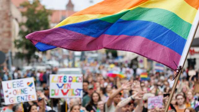 Staatsschutz ermittelt nach Spuck-Vorfall auf CSD