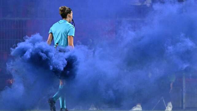 Rückschlag im blauen Rauch: Bayern-Frauen verpassen Sieg