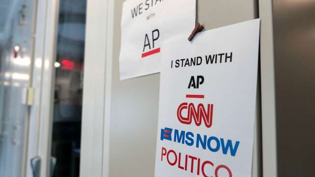 Streit geht weiter: CNN darf Trump nicht auf Reise begleiten