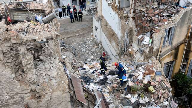 Nach mutmaßlicher Gasexplosion in Athen: Zwei Tote geborgen