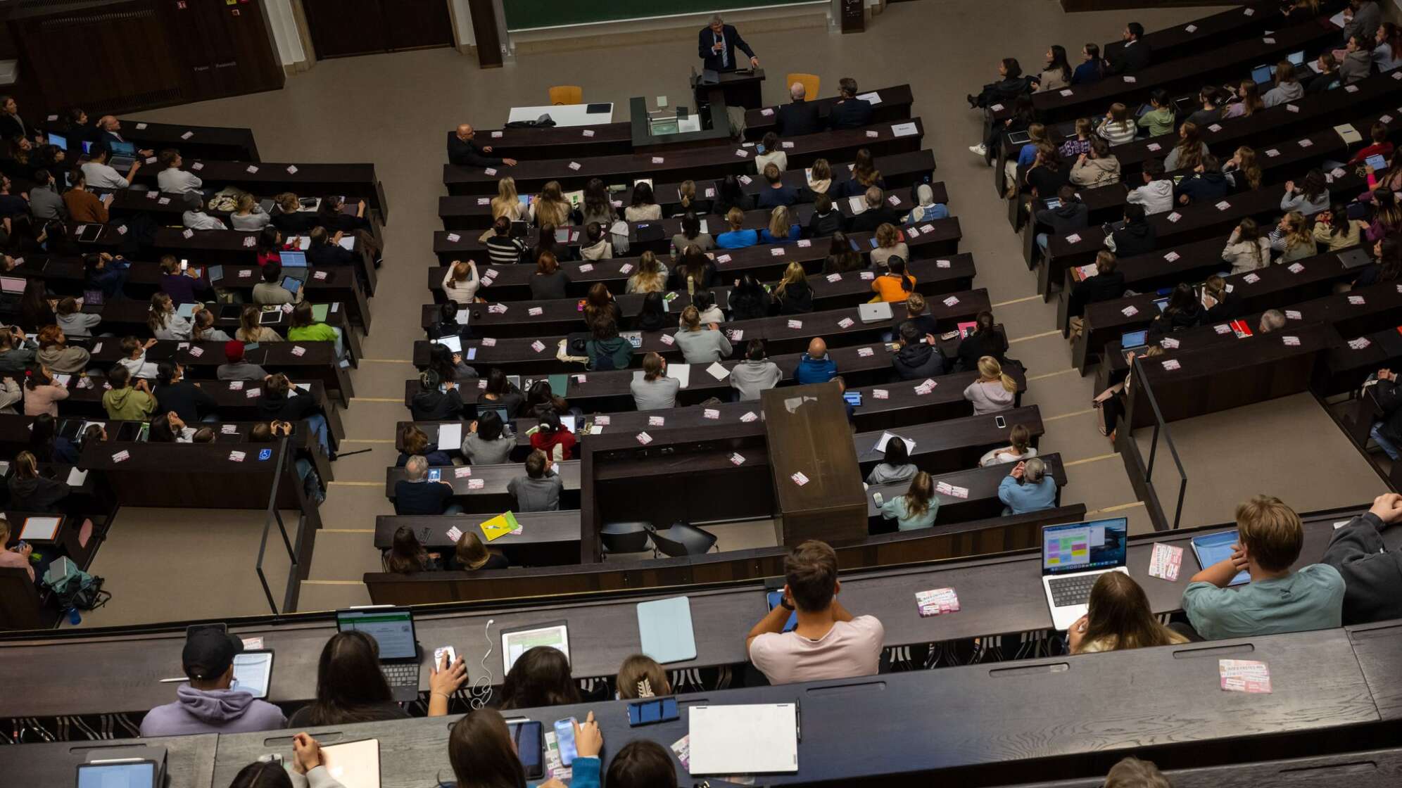 Studierende im Hörsaal